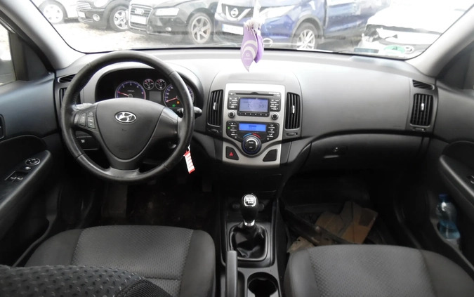 Hyundai I30 cena 4100 przebieg: 425000, rok produkcji 2010 z Kołobrzeg małe 211